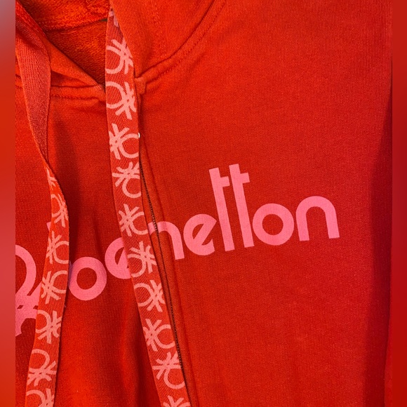 New Benetton red hoodie jacket - Picture 3 of 3